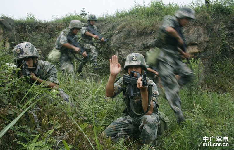 单兵队列训练教案下载_队列队形教学教案_单兵队列训练教案doc