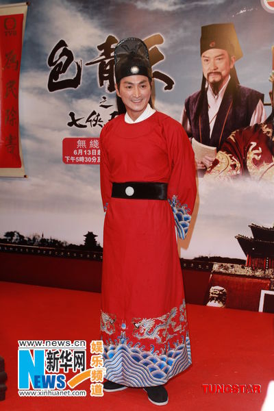 《包青天》剧组18年后重聚 金超群何家劲默契依旧(组图)