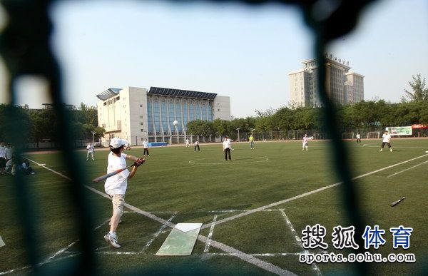 图文:世界球场日举行庆祝活动v图文外的功夫-搜中国垒球vs日本空手道图片