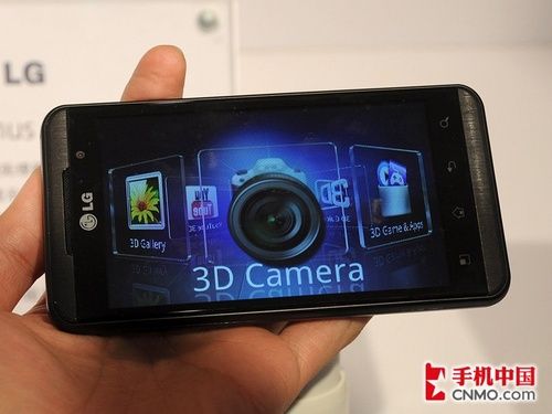 图为LG Optimus 3D手机