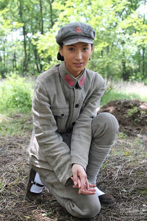 黄小戈接拍红色题材剧 一身正气过足戏瘾