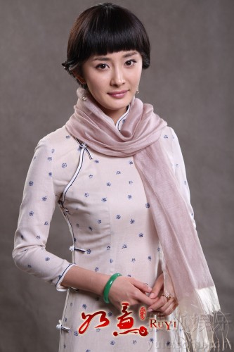 高清:杨幂《如意》定妆照 精致旗袍尽展曼妙身姿(组图