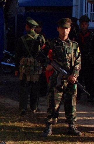 缅甸调3个师应对克钦独立军 大批百姓逃中国(图)