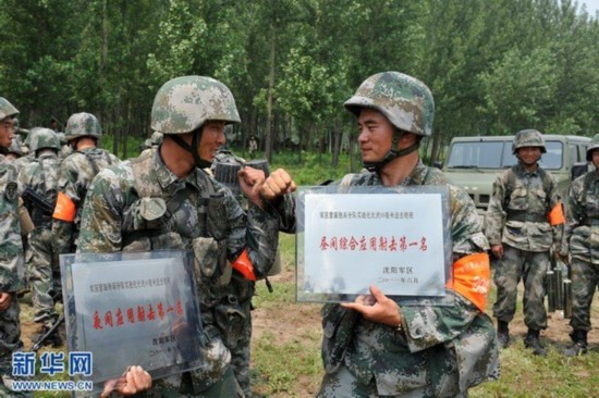 沈阳军区举行营属炮兵实战化考核比武(组图)