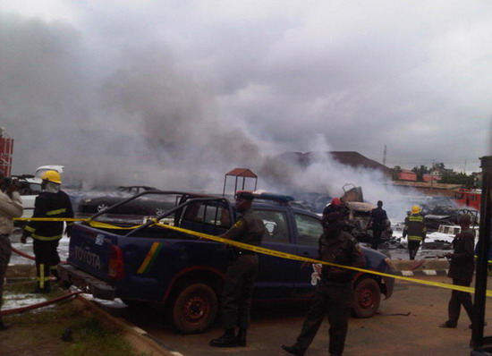 尼日利亚警察总部遭炸弹袭击(组图)