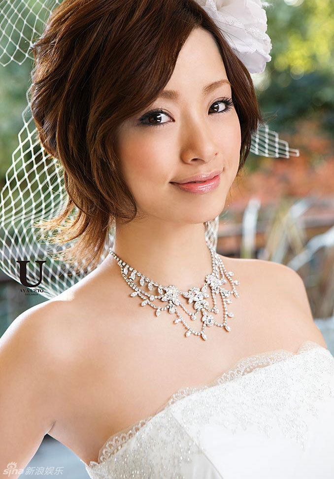 高清组图:日本女星上户彩10款华丽婚纱写真 成