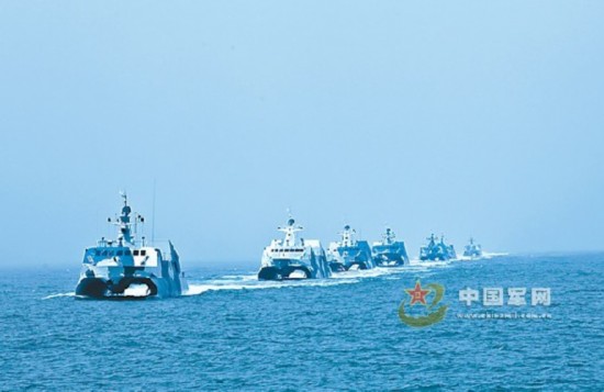 中国海军新型导弹快艇部队写真:海上无影