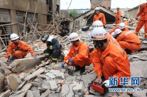 无锡一工地发生坍塌事故10多人被埋 已救出5人