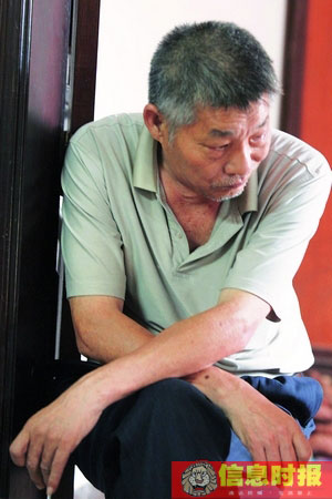 李振刚的长兄李振威接受记者采访时,谈起弟弟,情绪一直很低落.