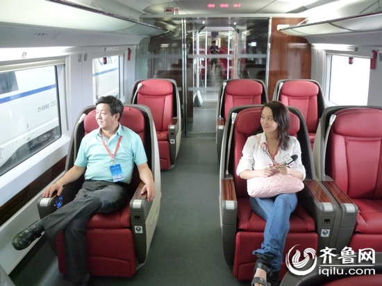 京沪高铁按新运行图试运行 记者体验贴地飞行