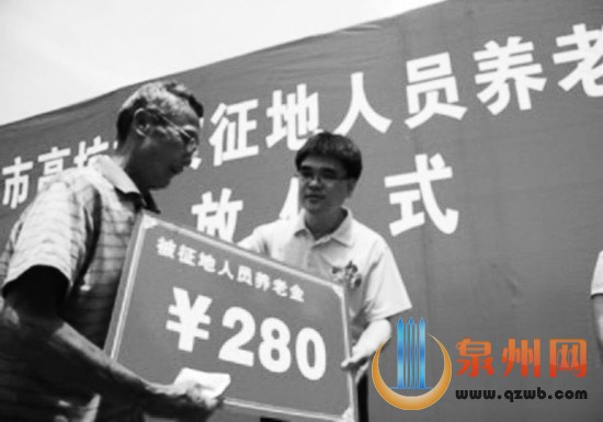 率先开展新农保的晋江已开始发放养老金黄祖祥/摄