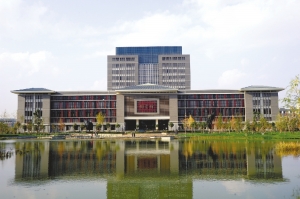 云南师范大学呈贡主校区图书馆,其建筑面积在全国高校名列前茅,是中国