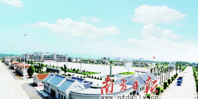 5亿元建设揭阳楼及其广场的乡贤黄畅然先生,是揭东县玉湖镇玉联村人.
