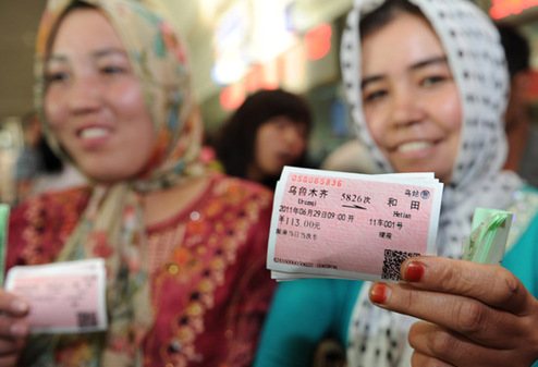 新疆喀和铁路客运开始售票(图)