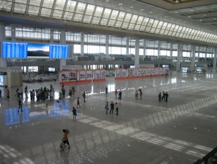 高铁南京南站首次实行为旅客"无干扰"服务(组图)