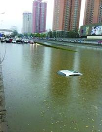 大暴雨倾泻而下,首都北京呛水(组图)