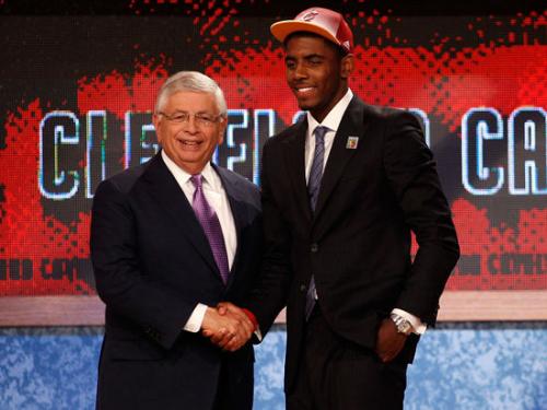 2011年NBA选秀大会举行 骑士状元签选中蜂王
