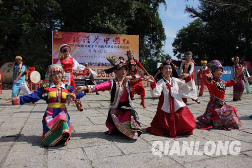 56个民族人口最少_五十六个民族图片