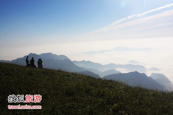 登顶北京第二高山 安营寨扎海陀山看日出