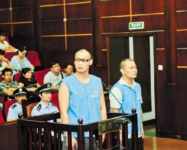 尽管凶犯王广斌和武凯口口声声说自己"罪孽深重,死有余辜",但一审
