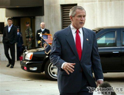 乔治-布什第一次上任用的是2002年的凯迪拉克dts.