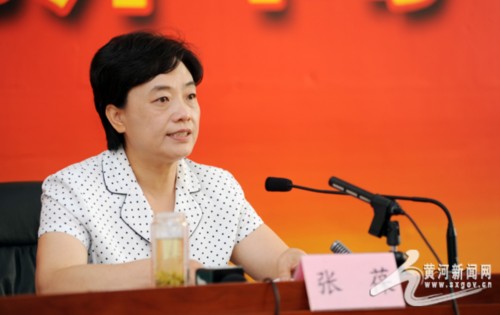 省委组织部副部长张葆介绍党员队伍和基层党组织建设有关情况