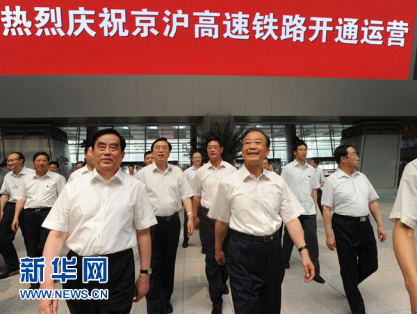6月30日，京沪高速铁路开通运营仪式在北京南站举行，中共中央政治局常委、国务院总理温家宝出席。 新华社记者　李学仁　摄