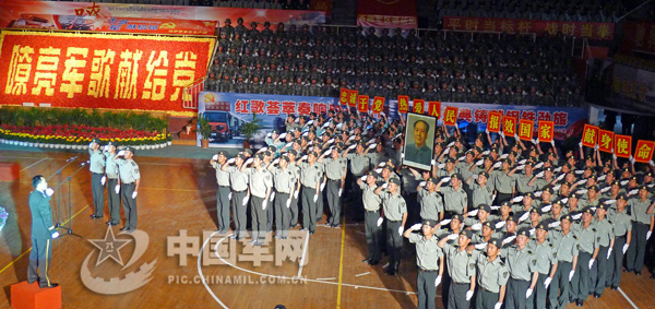 西藏军区举行歌咏活动庆祝建党90周年(组图)