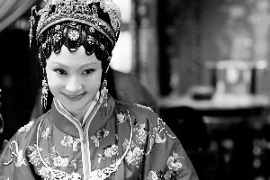 姚笛在新版《红楼梦》中的角色几度变化，最终演的是王熙凤，她承受当时压力很大。