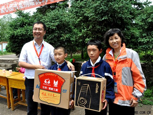 三井.溪桥百桥落幕暨青海爱心校服落成(组图)江铃小学之旅图片