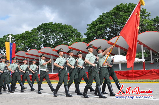 我军仪仗队参加委独立200周年庆典列第一方阵(组图)