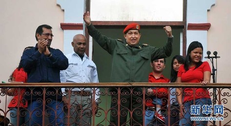 委内瑞拉总统查韦斯回国(组图)
