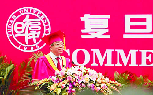 复旦校长杨玉良_复旦杨玉良_复旦大学校长杨玉良在毕业典礼