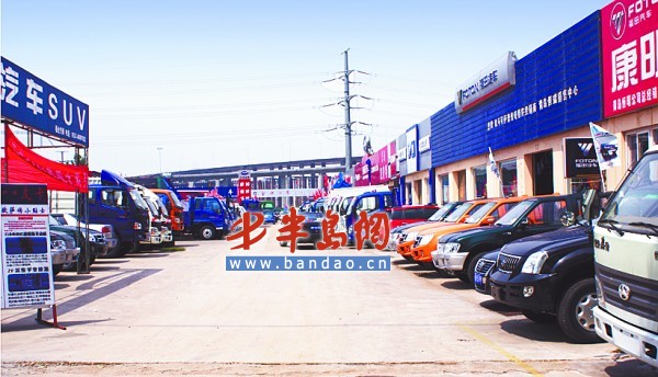 记者探访过程中，重庆路立交桥下大堵车。
