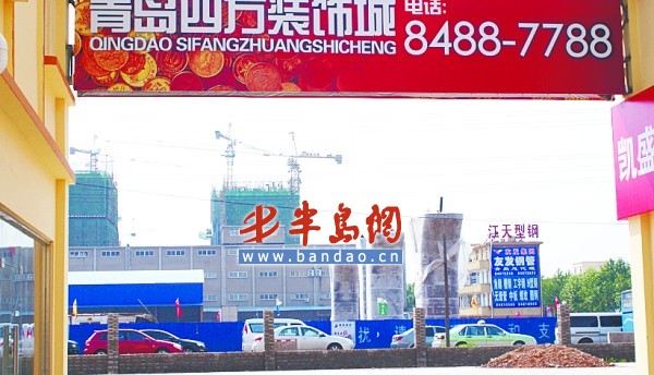 记者探访过程中，重庆路立交桥下大堵车。