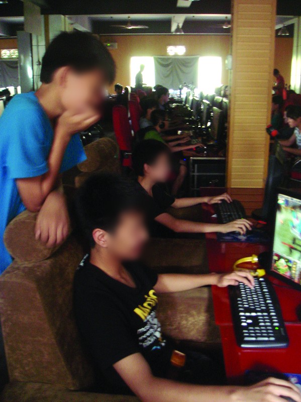 灞桥区政府周边网吧未成年人上网自由(图)