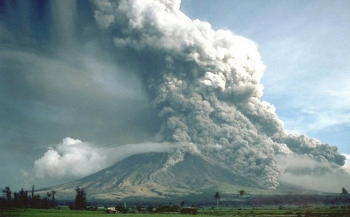 恐怖!近期火山喷发震撼瞬间(组图)