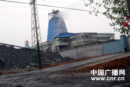 山东省枣庄市薛城区防备煤矿井口正在冒烟(图