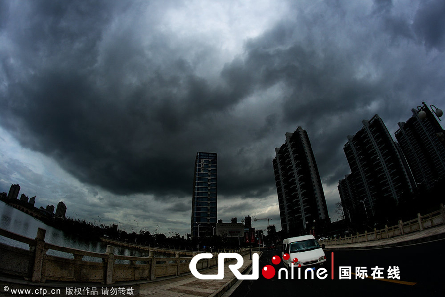 2011年7月10日,浙江绍兴出现强对流天气,白昼