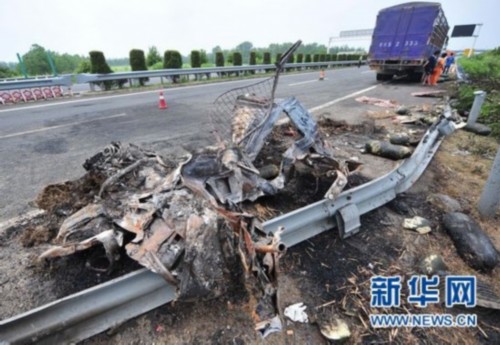 湖北随岳高速"7-4"重大交通事故终定26人死亡(图)