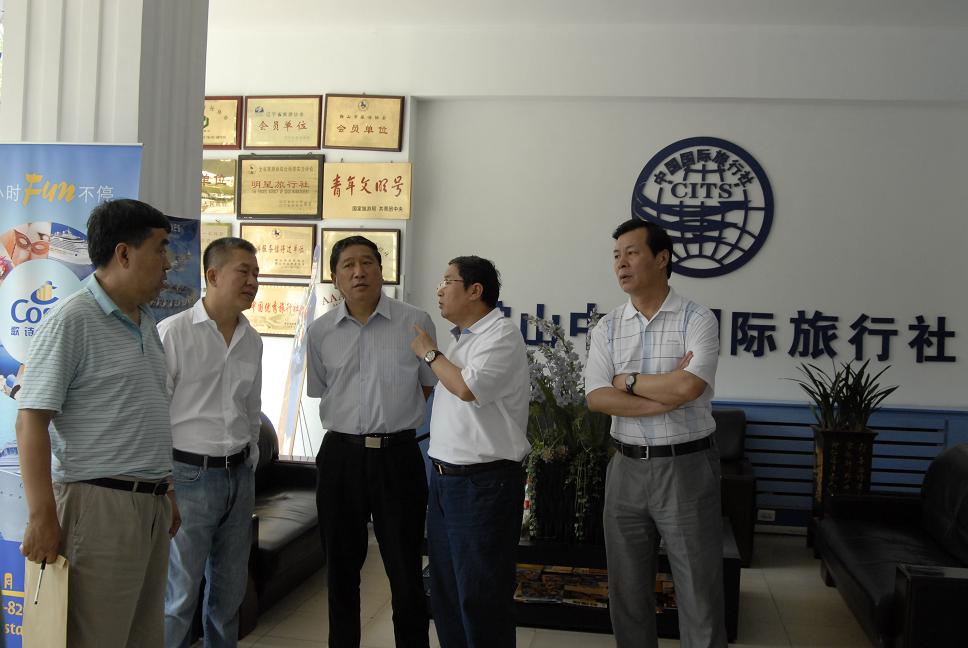 鞍山市人大调研我市旅行社发展情况(图)