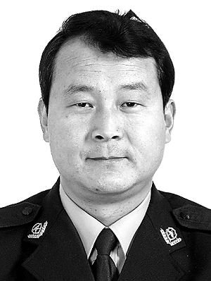 陕西一刑警队长勇斗持刀歹徒身中8刀殉职(图)