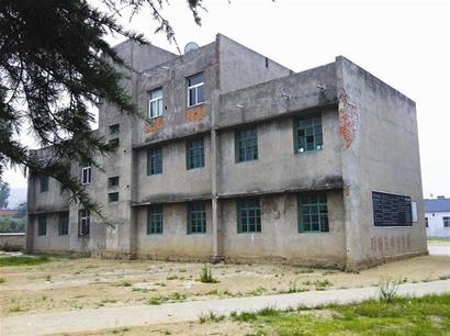 7月30日,本报将联合武汉中商百货,在红安县华河镇童张家小学,举办