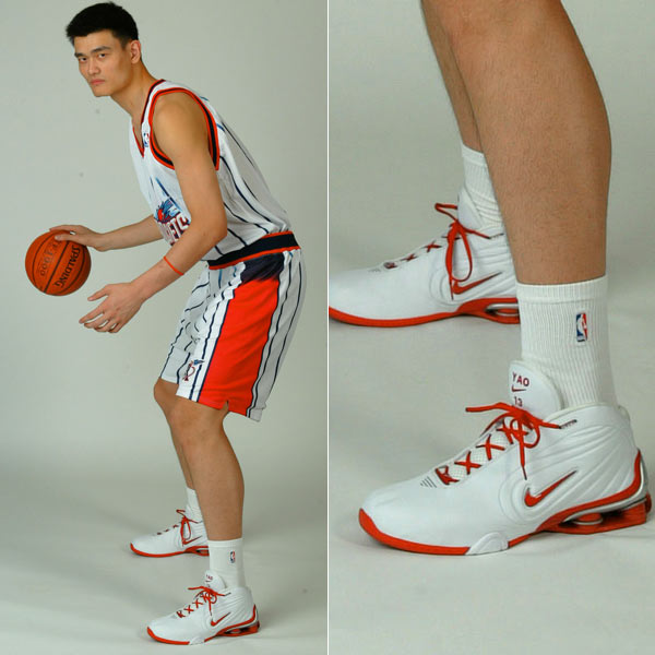 爱上街球 篮潮-装备 篮球鞋  (0)   随着姚明的退役,这位大个子脚下的