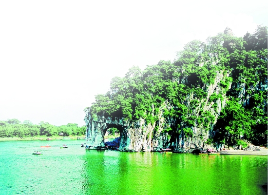 风景优美的桂林象鼻山资料图片