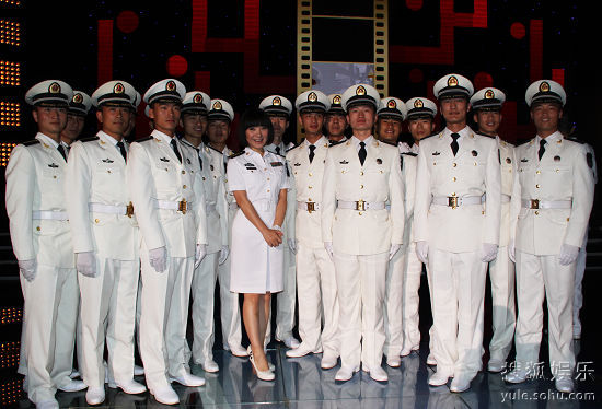陈红受邀央视《毕业歌》 为海军毕业学员送祝