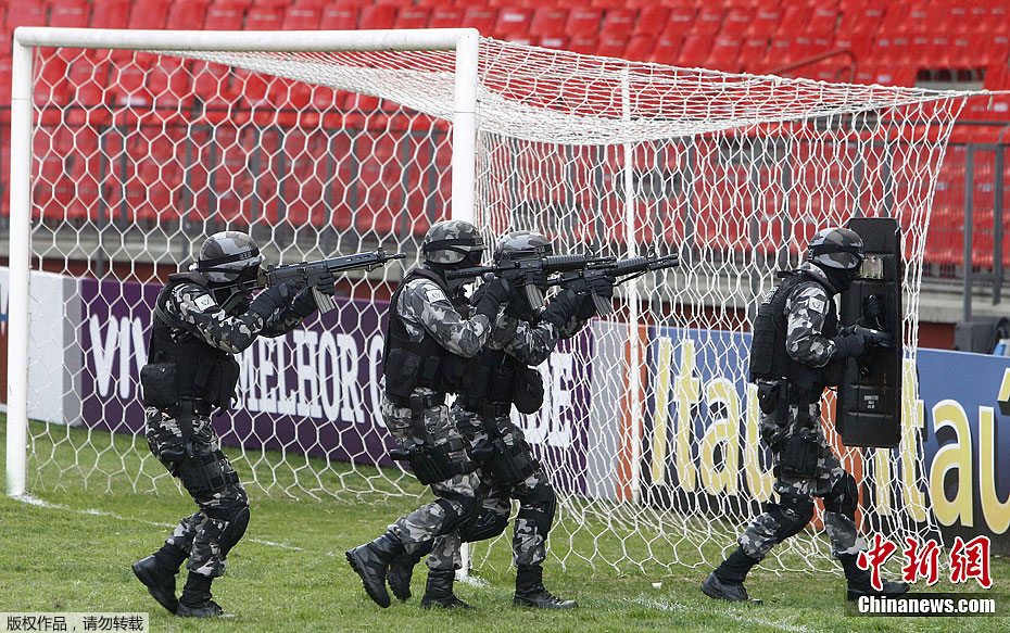 巴西防暴警察为2014世界杯预演(组图)
