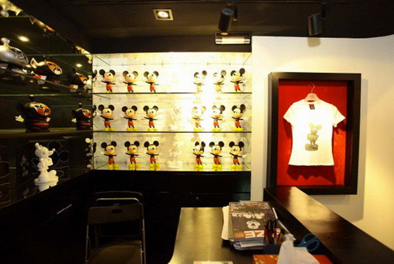 clot x disney "travelling mickey" exhibition 上海