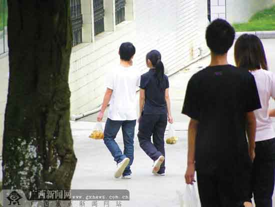 广西罗城高中男女同学须距44厘米以防早恋(图
