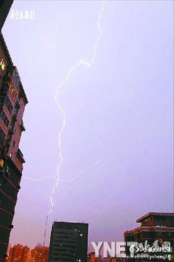昨晚京城迎来入伏后的最大雷阵雨―――